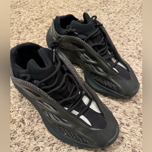 UNISEX ADIDAS YEEZY 700 V3 DARK GLOW - Picture 7 of 8